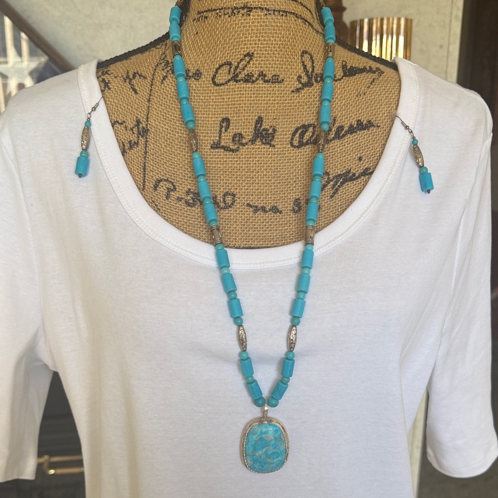 Turquoise Beaded Pendant Necklace and Earrings Set - Blue
